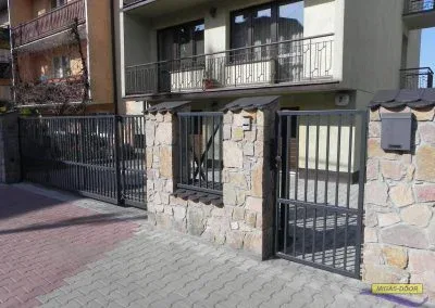 brama-przesuwna-teleskopowa-furtka