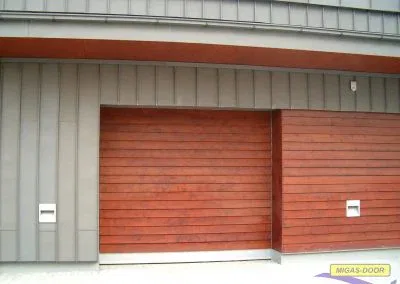 brama segmentowa drewniana