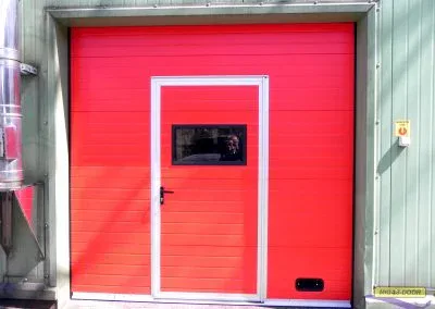 brama segmentowa z furtka bezprogowa