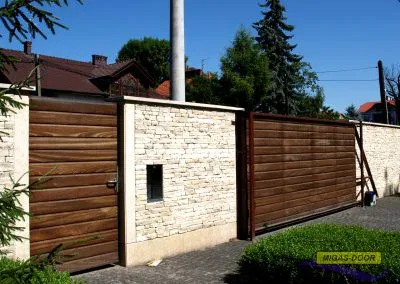 brama przesuwna z deskami