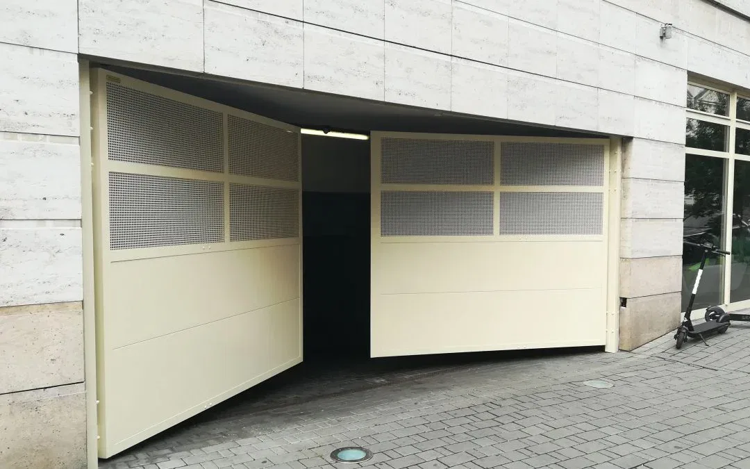 Brama dwuskrzydłowa do garażu podziemnego