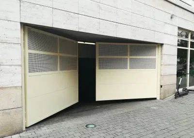 Brama dwuskrzydłowa do garażu podziemnego