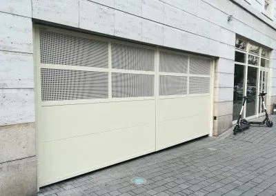 Brama dwuskrzydłowa do garażu podziemnego