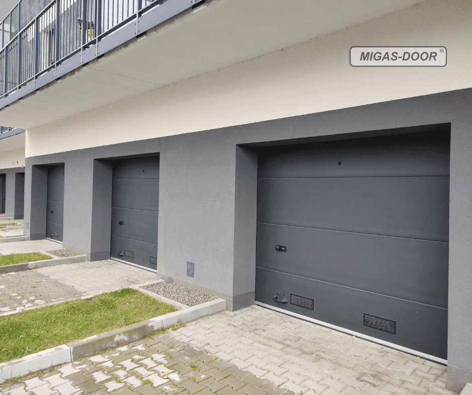 Bramy segmentowe wyposażone dodatkowo w kratki wentylacyjne