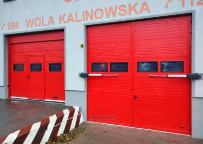 Brama segmentowa z furtką i brama dwuskrzydłowa Migas-Door