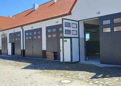 bramy dwuskrzydłowe szare z oknami