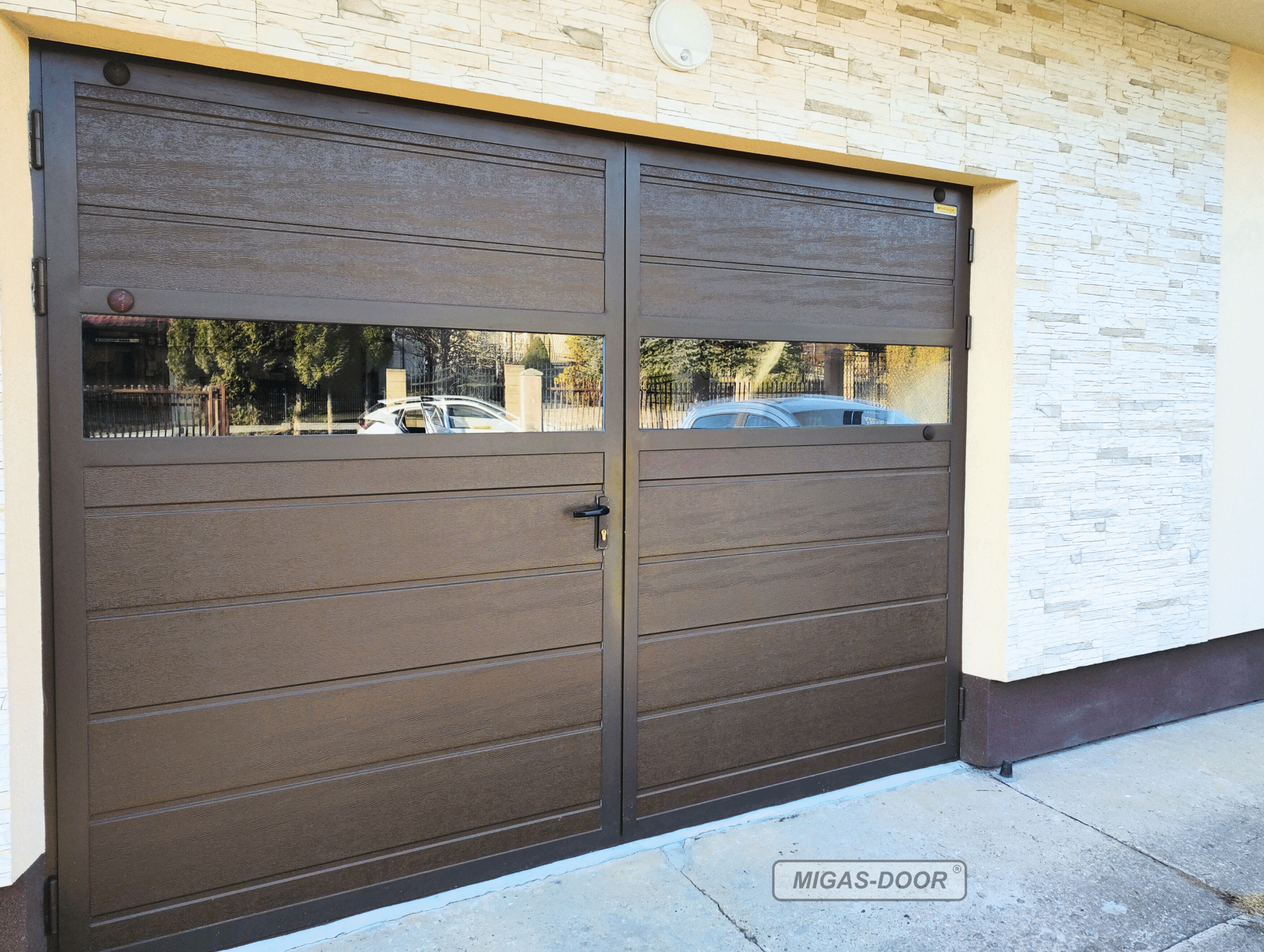 brama dwuskrzydłowa 8014 szerokie przetłoczenie przeszklenie