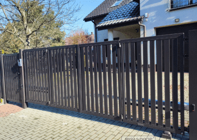 brama harmonijkowa + furtka nowoczesna formuła w pionie 1