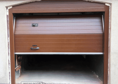 brama segmentowa brąz ral 8014 filarki nadproże w łuku