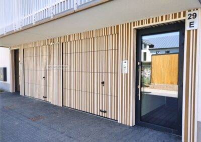 brama segmentowa z okleiną drewnianą