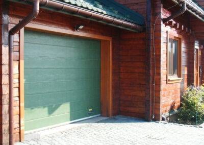 brama segmentowa garażowa zielona